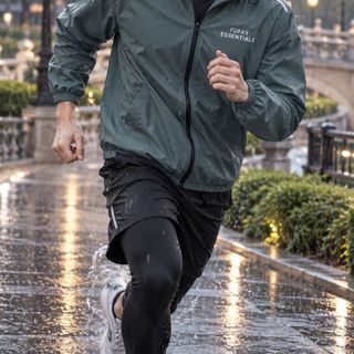 Áo Khoác Fofas Essentials. Chất vải si giãn chính phẩm được may 2 lớp.