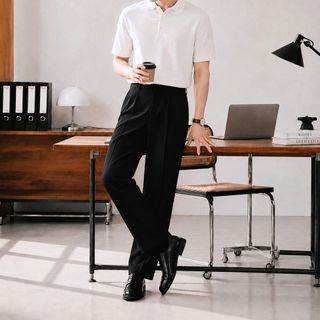 Quần dài nam dáng suông vừa vặn, lên form gọn và phù hợp nhiều vóc dáng..