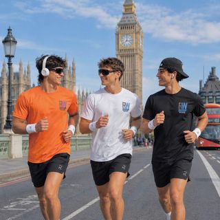 Áo ngắn tay running, thể dục, thể thao. Chất liệu: poliester mè cao cấp, chuyên dụng cho vận động.