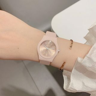 Đồng hồ nữ mặt tròn, dây cao su 2 màu xám - hồng trẻ trung Gossie Hồng Xinh