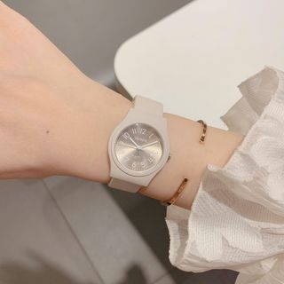 Đồng hồ nữ mặt tròn, dây cao su 2 màu xám - hồng trẻ trung Gossie Hồng Xinh