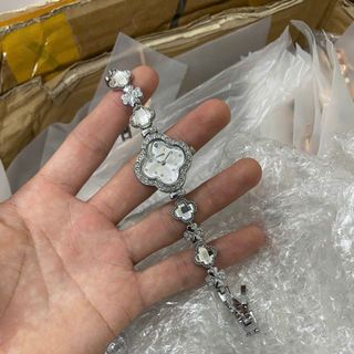 Đồng hồ nữ mặt cỏ bốn lá đính đá, dây nơ 5 màu thời trang Cỏ Nơ