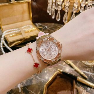 Đồng hồ nữ mặt tròn đính đá, dây kim loại vàng hồng Gossie G Hồng