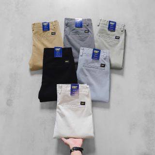 Quần kaki dài nam. Chất vải 98% cotton dày dặn đanh mịn 2% sợi Spandex co giãn thoải mái.