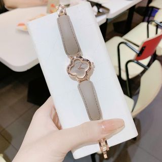 Đồng hồ nữ mặt cỏ bốn lá, dây da 4 màu nữ tính Gossie Cỏ Da
