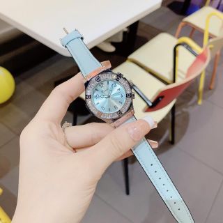 Đồng hồ nữ mặt tròn đính đá, dây da xanh thanh lịch Dimini Xanh Nền Trơn