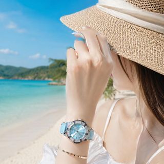 Đồng hồ nữ mặt tròn đính đá, dây da xanh thanh lịch Dimini Xanh Nền Trơn
