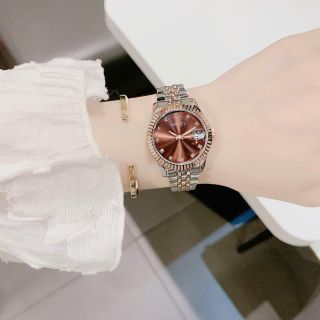 Đồng hồ nữ mặt tròn viền khía, dây kim loại 3 màu sang trọng HALEI