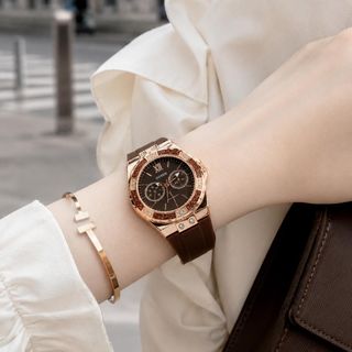 Đồng hồ nữ mặt tròn đính đá, dây cao su nâu sang trọng Gossie G Nâu