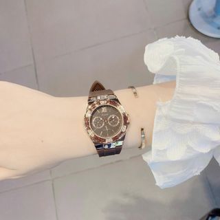 Đồng hồ nữ mặt tròn đính đá, dây cao su nâu sang trọng Gossie G Nâu