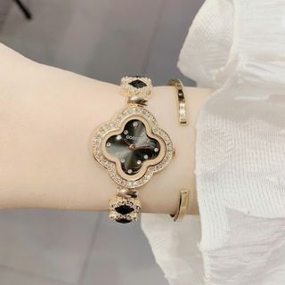 Đồng hồ nữ mặt cỏ bốn lá đính đá, dây lắc 2 màu đen - xanh Gossie Cỏ Bốn Lá