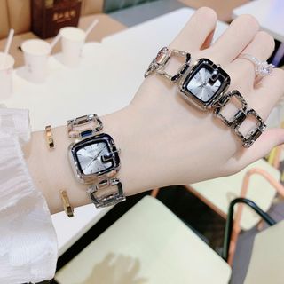 Đồng hồ nữ mặt vuông cách điệu, dây lắc ô 3 màu Gossie Lắc Ô