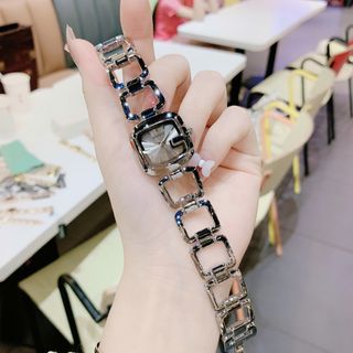 Đồng hồ nữ mặt vuông cách điệu, dây lắc ô 3 màu Gossie Lắc Ô