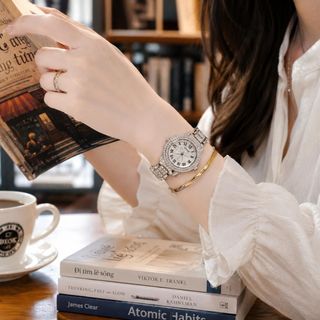 Đồng hồ nữ mặt tròn đính đá, dây kim loại bạc sang trọng Gossie Diamond