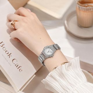 Đồng hồ nữ mặt tròn full đá, dây kim loại bạc sang trọng Yunkou Lux