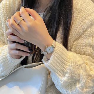 Đồng hồ nữ mặt tròn đính đá, dây da 5 màu thanh lịch Doukou