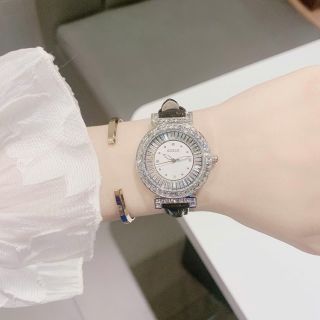 Đồng hồ nữ mặt tròn viền đá, dây da đen sang trọng RO Da Đen