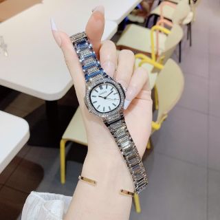 Đồng hồ nữ mặt tròn đính đá, dây kim loại bạc sang trọng Gossie PA