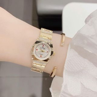 Đồng hồ nữ mặt tròn đính đá, điểm số đá đỏ 2 màu vàng - xanh BS Số Đá Đỏ