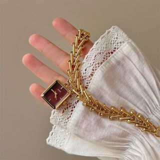 Đồng hồ nữ mặt vuông dây xích treo 2 màu đỏ - vàng Gossie Xích Treo