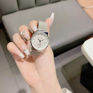 Đồng hồ nữ mặt tròn, dây mành kim loại tùy chỉnh 2 màu trắng - đen Gossie Mành Tùy Chỉnh
