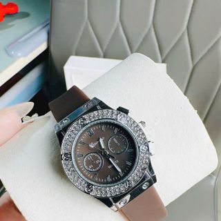 Đồng hồ nữ mặt tròn viền đá, thiết kế 3 núm 4 màu nâu - trắng - đen - hồng Davena 3 Núm