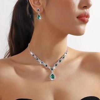 Set trang sức nữ giọt nước đá xanh lục bảo viền đá sang trọng Set Giọt Nước Xanh Lục Bảo