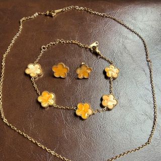 Set trang sức nữ cỏ bốn lá vàng huỳnh quang tone vàng sang trọng Set Cỏ Bốn Lá Vàng Huỳnh Quang