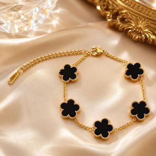 Vòng tay nữ cỏ bốn lá đen viền vàng sang trọng
