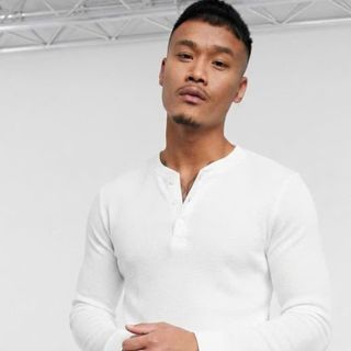 Loose Henley Texture Longsleeve.