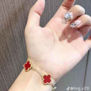 Vòng tay nữ cỏ bốn lá đỏ viền vàng sang trọng