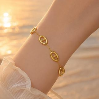 Vòng tay nữ thép titan mắt oval tone vàng sang trọng Vòng Tay Thép Titan Mũi Lợn