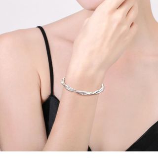 Vòng tay nữ bạc xoắn Mobius tối giản thanh lịch Vòng Tay Bạc Mobius