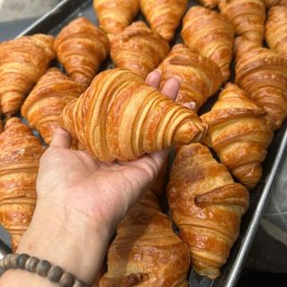 NGUỒN SỈ F&B BÁNH CROISSANT & PAIN AU CHOCOLATE CẤP ĐÔNG UNIWORLD – GIẢI PHÁP TỐI ƯU CHO QUÁN CAFE & TIỆM BÁNH