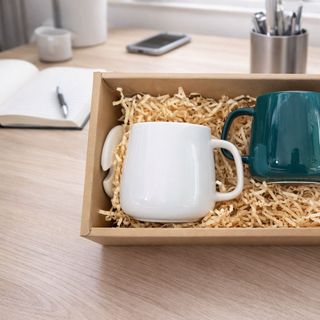 Bộ quà ly sứ in logo theo yêu cầu (có quai, đủ màu)