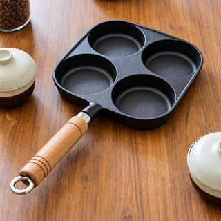 CHẢO GANG CHỐNG DÍNH 4 NGĂN TRÒN CÁN GỖ (T50)
