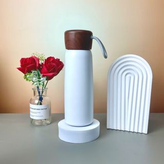 Bình Giữ Nhiệt Nắp Gỗ Quai Cao Su 500ml – In Logo Theo Yêu Cầu – Con Hiu Hồng Gift
