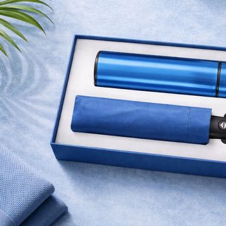 Bộ gift set dù và bình giữ nhiệt in logo doanh nghiệp