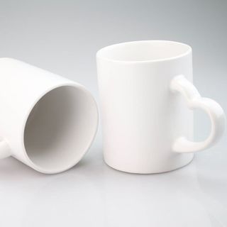 Ly sứ trắng quai trái tim - Con Hiu Hồng Gift