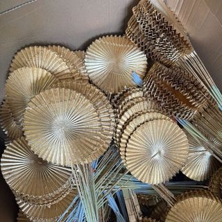 Quạt tròn đồng sáng loáng, phụ kiện trang trí tết . Thung 1000c