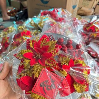 Set hoa trang trí giỏ quà , phụ kiện hoa trang trí tết + đĩa + chùn sung + tem tết