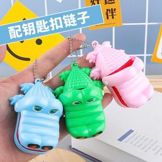 KHOÁ VÀNG CÁ SẤU CẮN TAY