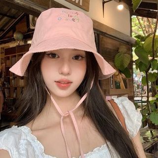Nón thời trang hoạ tiết thêu xinh xắn