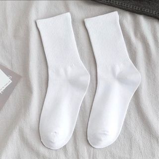 Vớ cổ cao màu trắng