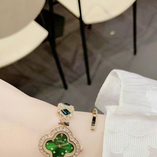 Set đồng hồ nữ Gossie cỏ bốn lá huỳnh quang xanh phối dây chuyền, bông tai, vòng tay