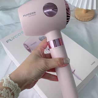Máy sấy tóc công suất lớn 1600W thương hiệu Flyco có điều chỉnh nhiệt bằng màn hình led, bảo Vệ Tóc chống khô xơ tóc