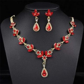Set đồng hồ nữ Gossie dây da đỏ phối dây chuyền, bông tai ruby sang trọng Set Gossie Dây Da Ruby Nữ Hoàng