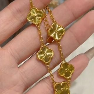 Lắc tay nữ cỏ lá vàng họa tiết kim tiền sang trọng Lắc Tay Kim Tiền Cỏ Lá Vàng