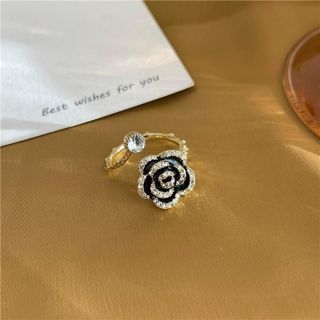 Set đồng hồ nữ phối trang sức hoa trà đen sang trọng Gossie Camellia Hoa Trà Đen