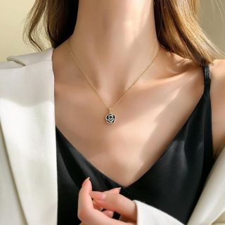 Set đồng hồ nữ phối trang sức hoa trà đen sang trọng Gossie Camellia Hoa Trà Đen
